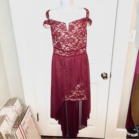 R & M Richards Morgan and Co Off Shoulder Lace Chiffon Dress Merlot Nude 18W NWT - Picture 5 of 11